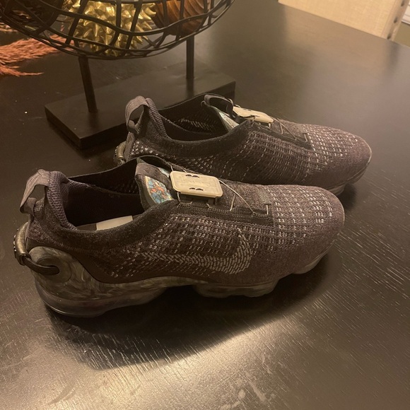 Men’s Fly Knit Nike Sneakers in black/gray - Picture 4 of 7